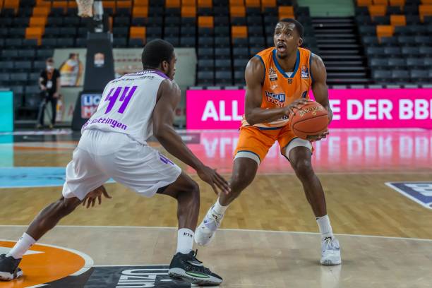 尤其是在防 尤其是在防